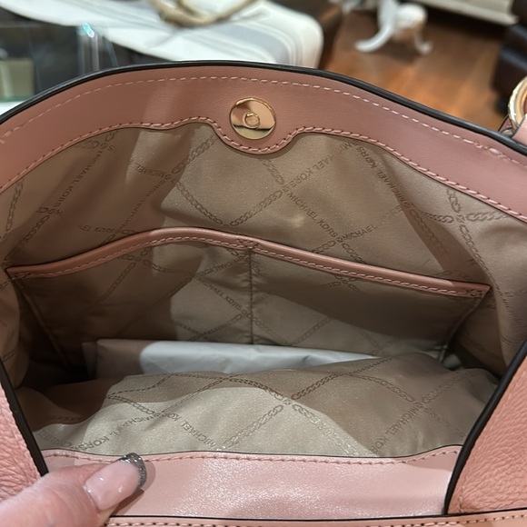 Authentic Michael Kors “Molly” Large Pebble Leather Shoulder Tote in Smokey Rose - Picture 7 of 16